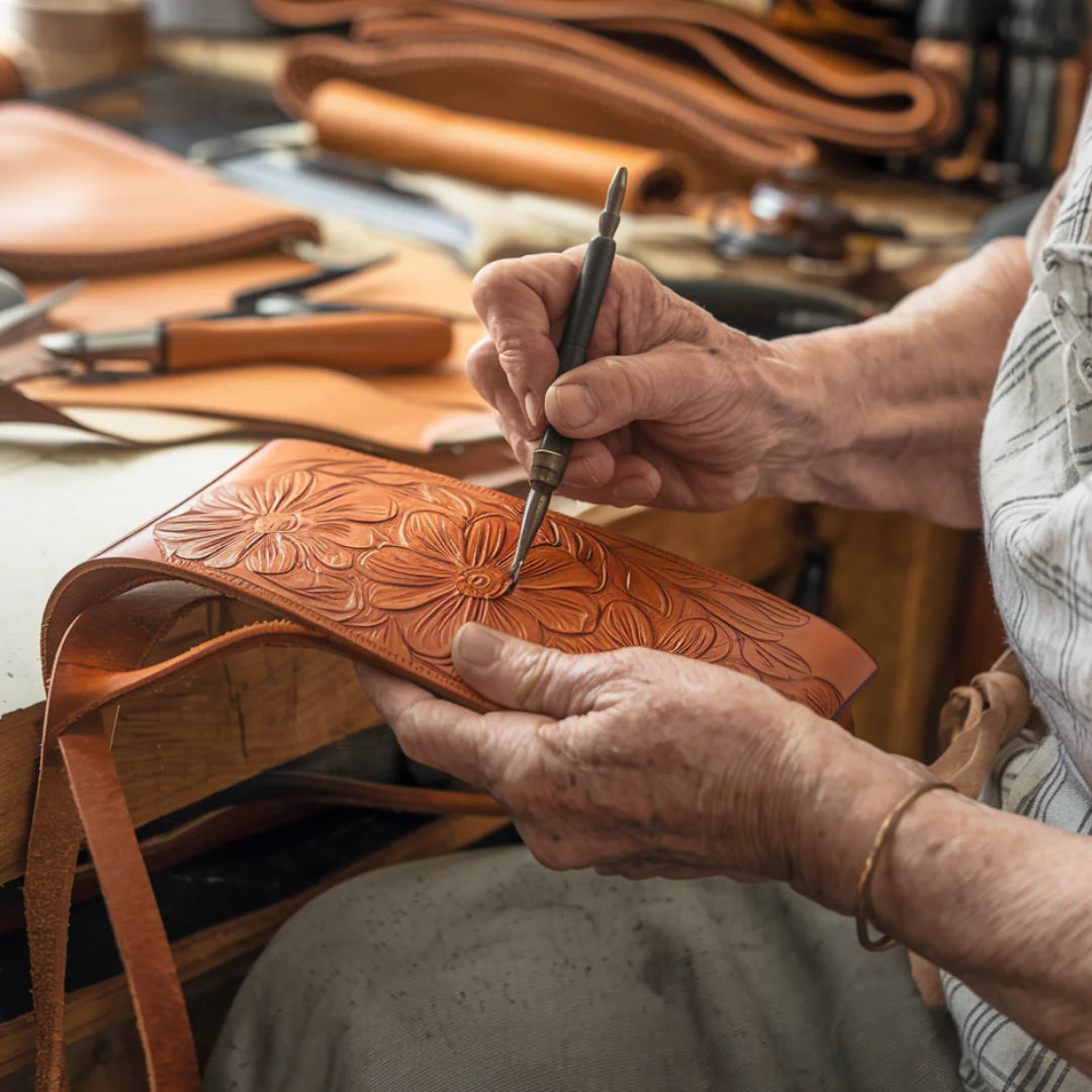 Florina - Bolso de piel con grabado y motivo floral